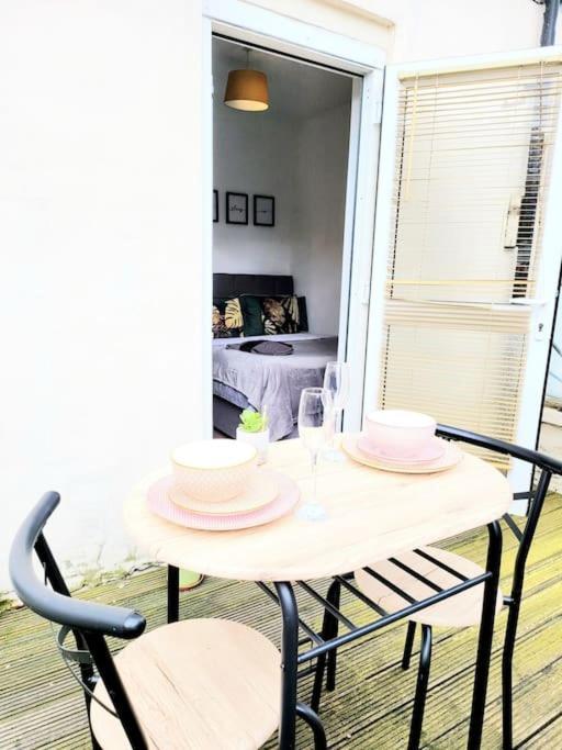 One Bedroom Apartment With A Terrace In Angel Londres Exterior foto