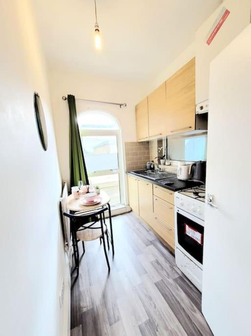 One Bedroom Apartment With A Terrace In Angel Londres Exterior foto