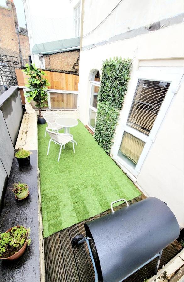One Bedroom Apartment With A Terrace In Angel Londres Exterior foto